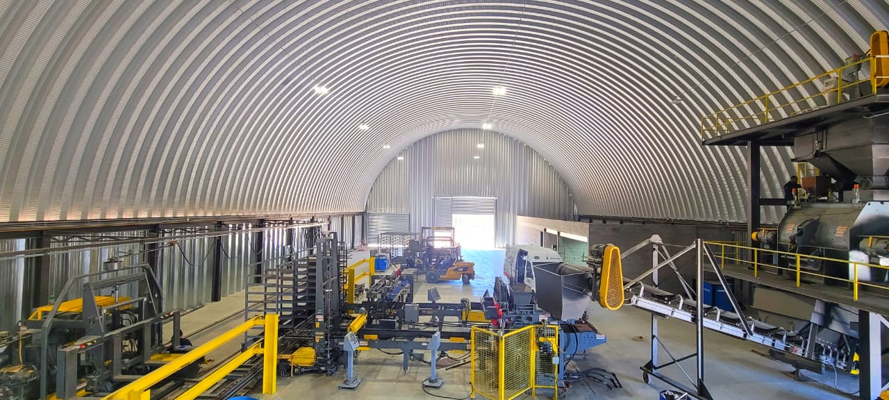 Nave de Manufactura con Arco de Claro Libre